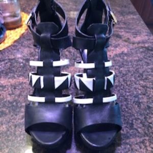 Black and white Guess high heels 8 1/2
